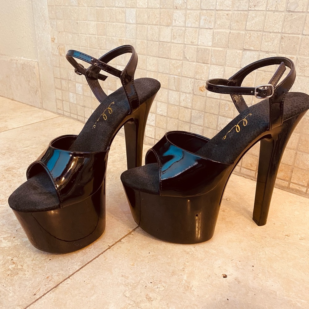 Ellie Black Patent Leather 7” Platform Heel - Size 9 - LIKE NEW!